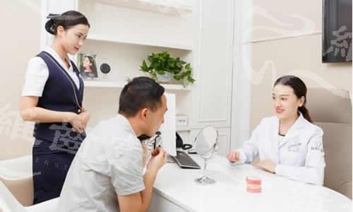 深圳登特口腔收費價目表解讀，牙齒美容、拔牙等項目價格全掌握