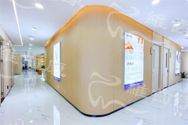 深圳衛佳康口腔連鎖價格表:種植牙3700+牙齒矯正8300+補牙310+洗牙95+ 